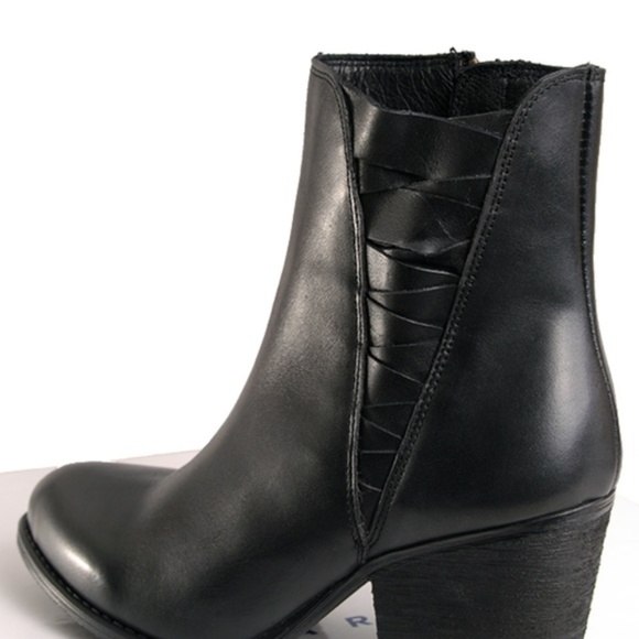 NIB Hardy Luxurious Black Leather Ankle Boot w/Block Heel - Picture 2 of 7